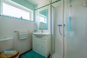 En-suite- click for photo gallery